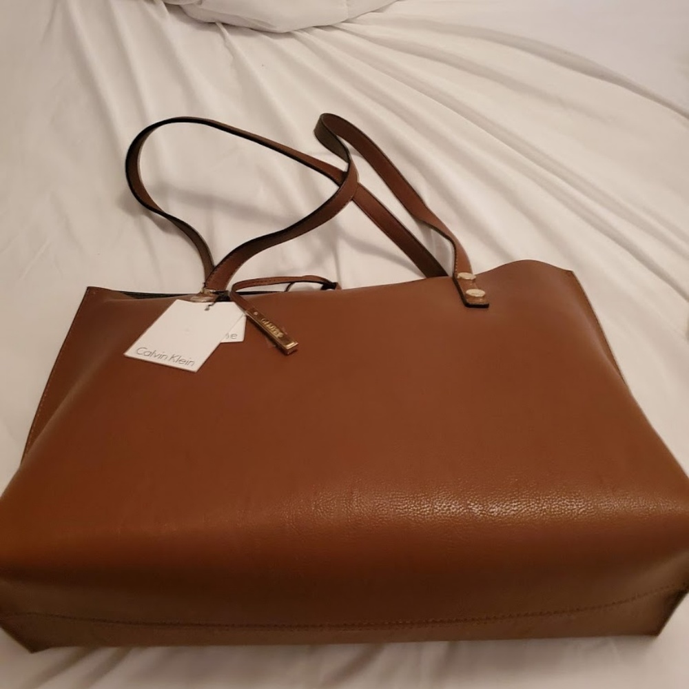 🔥[SOLD] NWT Authentic Calvin Klein Shoulder Bag - Picture 4 of 8